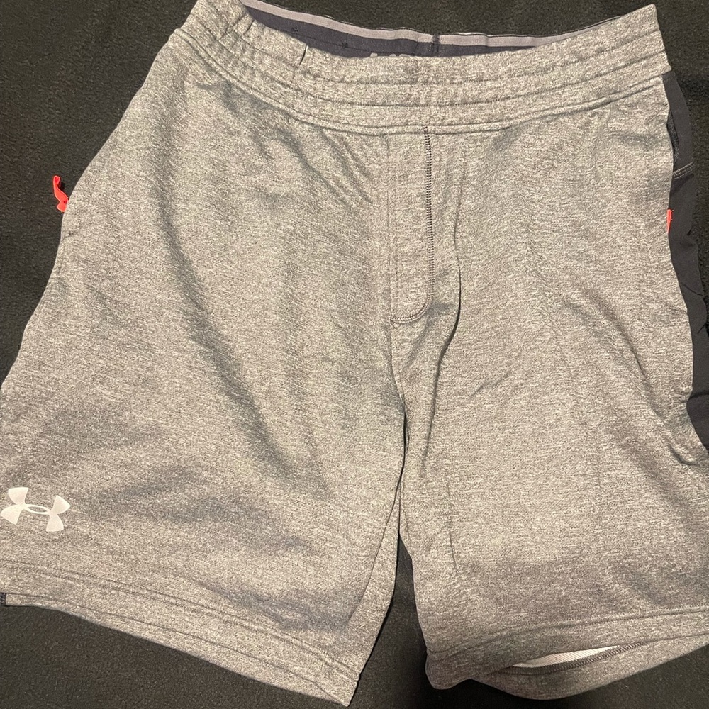 Men’s Under Armour athletic shorts zip pockets